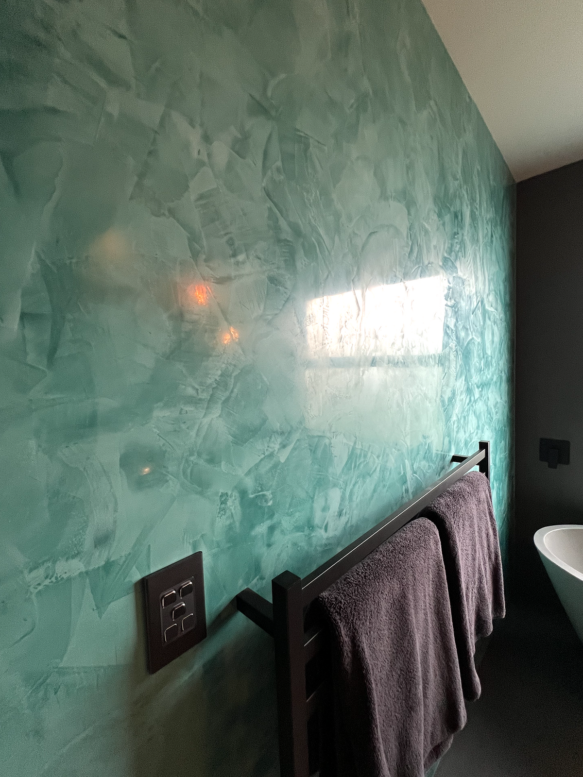 Decora Ispegu High Gloss Lime Venetian Plaster 20kg, alternate view — MVP Products, Caloundra QLD